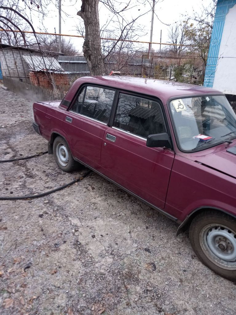 Продаю ваз 2107, год выпуска - 2004, пробег - 145000 км, газ/бензин, единственный хозяин с 2004 года. Цена 200000 рублей, телефон +79493831477 - фотография - 3