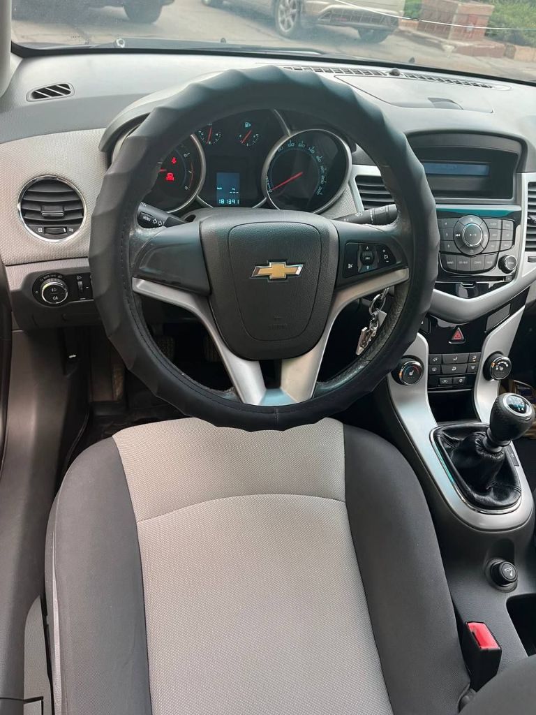 Продам chevrolet cruze 2010 г. В. , с обьемом 1.8 мкпп, пробег 192.000 км. Состояние хорошее. Масло менялось каждые 5 тысяч. За машиной следили. Я собственник, местный учет. Новая зимняя и летняя резины. Цена 599000тыс рос. Руб, торг приветствуется, все вопросы по телефону +79497025784. - фотография - 4