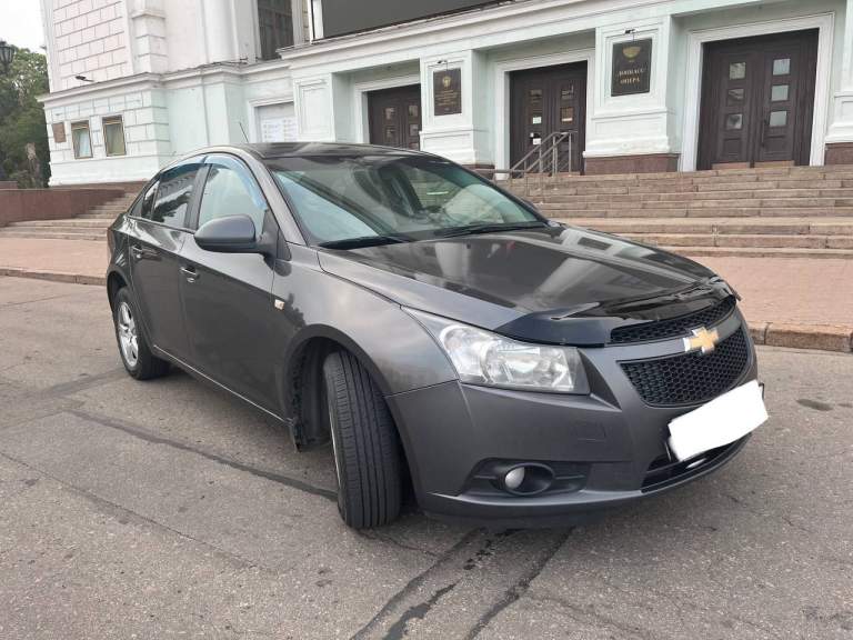 Продам chevrolet cruze 2010 г. В. , с обьемом 1.8 мкпп, пробег 192.000 км. Состояние хорошее. Масло менялось каждые 5 тысяч. За машиной следили. Я собственник, местный учет. Новая зимняя и летняя резины. Цена 599000тыс рос. Руб, торг приветствуется, все вопросы по телефону +79497025784. - фотография - 3