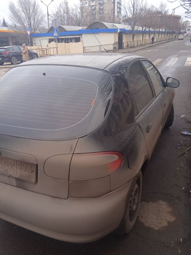 Продам daewoo sens 1.3 2009г. В. На боевом ходу. Гур, новая резина, поварены 2 бордюры и две арки, нужно покрасить эти 4 детали. Цена без торга 170 тыс. Руб. Донецк +79493213694 - фотография - 2