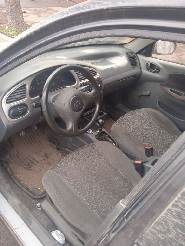 Продам daewoo sens 1.3 2009г. В. На боевом ходу. Гур, новая резина, поварены 2 бордюры и две арки, нужно покрасить эти 4 детали. Цена без торга 170 тыс. Руб. Донецк +79493213694 - фотография - 3