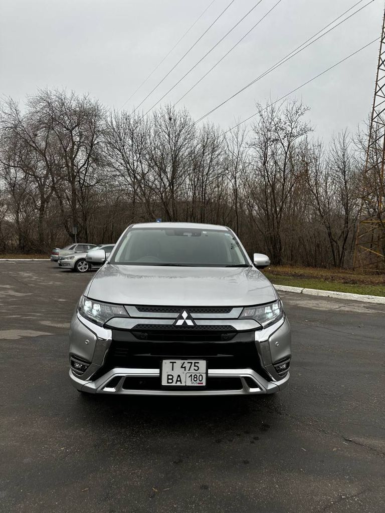 Mitsubishi outlander
2019 • Внедорожник 5 дв. Iii рестайлинг 3
Правый руль
Пробег 62 000
Гибрид-плагин, подзаряжается от сети 220 в.
На чистой электротяге проезжает 50 км.
Расход топлива от 0 до 6,5 л.
В авто 3 двигателя, в сумме - 300 лошадей.
Птс - 128 лошадей по двс,
Продвинутый полный привод, отсутствуют карданы, раздатки.
Есть wi-fi.
Через приложение управляются климат-контроль, подзарядка и т. Д.
Эксклюзивная машина для того, кто хочет выделяться в толпе. Непрокуренный салон. Куплена не в кредит. Своевременное обслуживание.
Торг - обоснованный у капота.
Авто чистый по документам, находится на учете рф, vin япония.
Машина сделана для внутреннего рынка японии.
Цена 2.650.000.
Вопросы по номеру тлф +79495041522 александр - фотография - 7