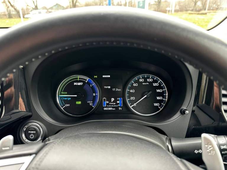 Mitsubishi outlander
2019 • Внедорожник 5 дв. Iii рестайлинг 3
Правый руль
Пробег 62 000
Гибрид-плагин, подзаряжается от сети 220 в.
На чистой электротяге проезжает 50 км.
Расход топлива от 0 до 6,5 л.
В авто 3 двигателя, в сумме - 300 лошадей.
Птс - 128 лошадей по двс,
Продвинутый полный привод, отсутствуют карданы, раздатки.
Есть wi-fi.
Через приложение управляются климат-контроль, подзарядка и т. Д.
Эксклюзивная машина для того, кто хочет выделяться в толпе. Непрокуренный салон. Куплена не в кредит. Своевременное обслуживание.
Торг - обоснованный у капота.
Авто чистый по документам, находится на учете рф, vin япония.
Машина сделана для внутреннего рынка японии.
Цена 2.650.000.
Вопросы по номеру тлф +79495041522 александр - фотография - 9