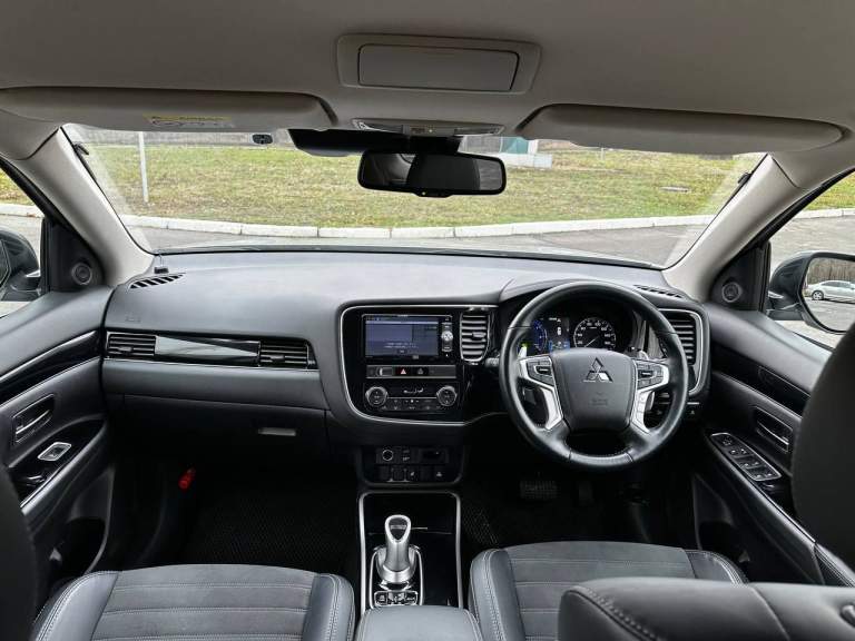 Mitsubishi outlander
2019 • Внедорожник 5 дв. Iii рестайлинг 3
Правый руль
Пробег 62 000
Гибрид-плагин, подзаряжается от сети 220 в.
На чистой электротяге проезжает 50 км.
Расход топлива от 0 до 6,5 л.
В авто 3 двигателя, в сумме - 300 лошадей.
Птс - 128 лошадей по двс,
Продвинутый полный привод, отсутствуют карданы, раздатки.
Есть wi-fi.
Через приложение управляются климат-контроль, подзарядка и т. Д.
Эксклюзивная машина для того, кто хочет выделяться в толпе. Непрокуренный салон. Куплена не в кредит. Своевременное обслуживание.
Торг - обоснованный у капота.
Авто чистый по документам, находится на учете рф, vin япония.
Машина сделана для внутреннего рынка японии.
Цена 2.650.000.
Вопросы по номеру тлф +79495041522 александр - фотография - 1