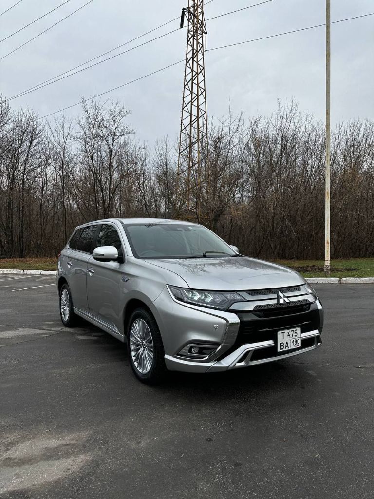 Mitsubishi outlander
2019 • Внедорожник 5 дв. Iii рестайлинг 3
Правый руль
Пробег 62 000
Гибрид-плагин, подзаряжается от сети 220 в.
На чистой электротяге проезжает 50 км.
Расход топлива от 0 до 6,5 л.
В авто 3 двигателя, в сумме - 300 лошадей.
Птс - 128 лошадей по двс,
Продвинутый полный привод, отсутствуют карданы, раздатки.
Есть wi-fi.
Через приложение управляются климат-контроль, подзарядка и т. Д.
Эксклюзивная машина для того, кто хочет выделяться в толпе. Непрокуренный салон. Куплена не в кредит. Своевременное обслуживание.
Торг - обоснованный у капота.
Авто чистый по документам, находится на учете рф, vin япония.
Машина сделана для внутреннего рынка японии.
Цена 2.650.000.
Вопросы по номеру тлф +79495041522 александр - фотография - 3