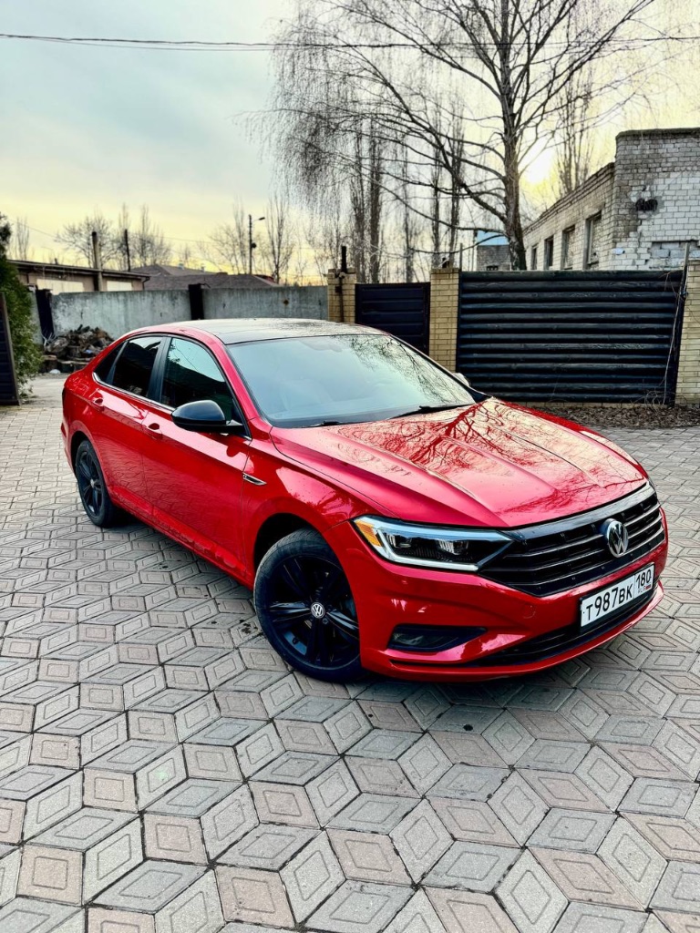 ✅ Vw jetta 7 r-line
✅ 2019 Года выпуска
✅ Пробег 50 тыс. Км.
✅ 1,4 Tsi, 8-ми ст. Акпп

Автомобиль в идеальном состоянии.
Полностью обслужен. Вложений никаких не требует от слова совсем! Был пригнан в 2023 году. Я собственник. Летом 2024 года поставил усиленный аккумулятор. В сентябре 2024 года, отполирована, и нанесена керамика.
Покрашены диски в черный мат. Салон нового автомобиля! Масло лил vag 0w-20.

Предмаксимальная комплектация: двух-зонный климат контроль, круиз контроль, датчики слепых зон, кожаный салон, черный потолок, подогрев сидений (передних, задних) и руля, камера заднего вида, система предотвращения столкновения, подсветка при воротах, электо-люк, мультимедиа composition media mib2, (8 динамиков), мультируль,
Led-оптика.
Панорама.
Бесключевой доступ, кнопка старт/стоп, автозапуск с ключа, электро-ручник, auto hold.

Диски r-17 с двумя комплектами новой резины (зима, лето) 205/55.

Готов к любым проверкам за ваш счет.
Приезжайте смотрите.

Полное переоформление в мрэо.
Цена: 2.240 🍋 хороший торг возле капота!

Осмотр г. Харцызск
По всем вопросам:
📞+79495312545 Либо в лс. - фотография - 1