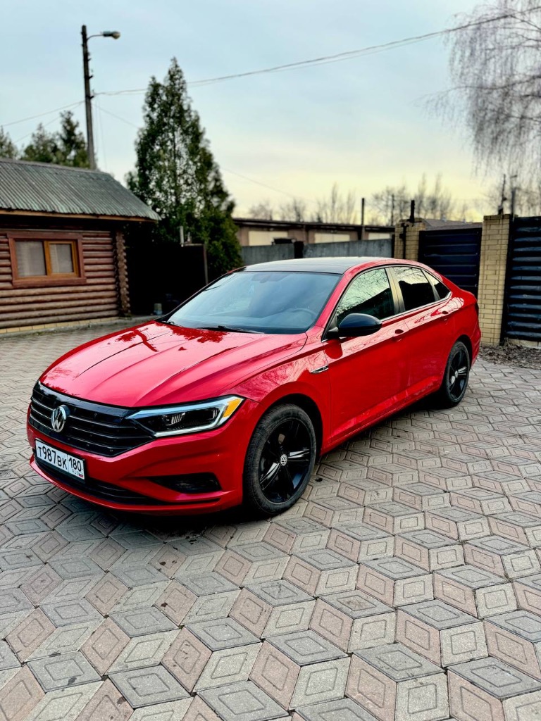 ✅ Vw jetta 7 r-line
✅ 2019 Года выпуска
✅ Пробег 50 тыс. Км.
✅ 1,4 Tsi, 8-ми ст. Акпп

Автомобиль в идеальном состоянии.
Полностью обслужен. Вложений никаких не требует от слова совсем! Был пригнан в 2023 году. Я собственник. Летом 2024 года поставил усиленный аккумулятор. В сентябре 2024 года, отполирована, и нанесена керамика.
Покрашены диски в черный мат. Салон нового автомобиля! Масло лил vag 0w-20.

Предмаксимальная комплектация: двух-зонный климат контроль, круиз контроль, датчики слепых зон, кожаный салон, черный потолок, подогрев сидений (передних, задних) и руля, камера заднего вида, система предотвращения столкновения, подсветка при воротах, электо-люк, мультимедиа composition media mib2, (8 динамиков), мультируль,
Led-оптика.
Панорама.
Бесключевой доступ, кнопка старт/стоп, автозапуск с ключа, электро-ручник, auto hold.

Диски r-17 с двумя комплектами новой резины (зима, лето) 205/55.

Готов к любым проверкам за ваш счет.
Приезжайте смотрите.

Полное переоформление в мрэо.
Цена: 2.240 🍋 хороший торг возле капота!

Осмотр г. Харцызск
По всем вопросам:
📞+79495312545 Либо в лс. - фотография - 2