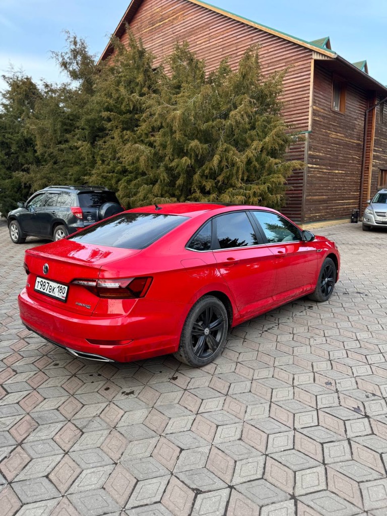 ✅ Vw jetta 7 r-line
✅ 2019 Года выпуска
✅ Пробег 50 тыс. Км.
✅ 1,4 Tsi, 8-ми ст. Акпп

Автомобиль в идеальном состоянии.
Полностью обслужен. Вложений никаких не требует от слова совсем! Был пригнан в 2023 году. Я собственник. Летом 2024 года поставил усиленный аккумулятор. В сентябре 2024 года, отполирована, и нанесена керамика.
Покрашены диски в черный мат. Салон нового автомобиля! Масло лил vag 0w-20.

Предмаксимальная комплектация: двух-зонный климат контроль, круиз контроль, датчики слепых зон, кожаный салон, черный потолок, подогрев сидений (передних, задних) и руля, камера заднего вида, система предотвращения столкновения, подсветка при воротах, электо-люк, мультимедиа composition media mib2, (8 динамиков), мультируль,
Led-оптика.
Панорама.
Бесключевой доступ, кнопка старт/стоп, автозапуск с ключа, электро-ручник, auto hold.

Диски r-17 с двумя комплектами новой резины (зима, лето) 205/55.

Готов к любым проверкам за ваш счет.
Приезжайте смотрите.

Полное переоформление в мрэо.
Цена: 2.240 🍋 хороший торг возле капота!

Осмотр г. Харцызск
По всем вопросам:
📞+79495312545 Либо в лс. - фотография - 5
