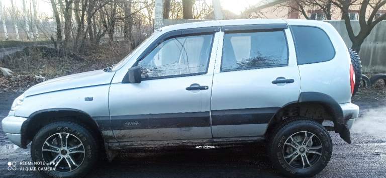 Продам нива chevrolet 2004 г выпуска на полном ходу, сел поехал. Без гнили и рыжиков, пробег 220 т. На местном учете, звоните в любое время. Цена 390тыс. Тел. +79493918856 - фотография - 9