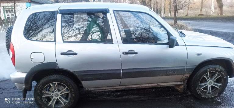 Продам нива chevrolet 2004 г выпуска на полном ходу, сел поехал. Без гнили и рыжиков, пробег 220 т. На местном учете, звоните в любое время. Цена 390тыс. Тел. +79493918856 - фотография - 4