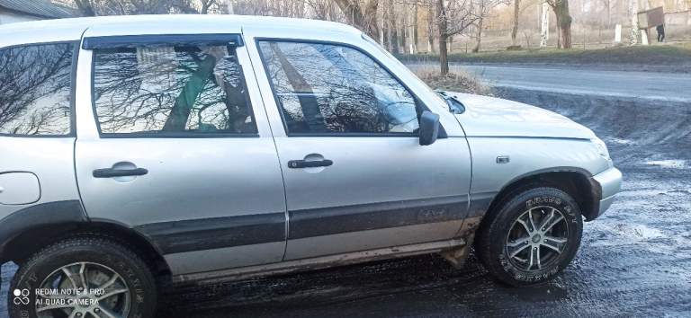 Продам нива chevrolet 2004 г выпуска на полном ходу, сел поехал. Без гнили и рыжиков, пробег 220 т. На местном учете, звоните в любое время. Цена 390тыс. Тел. +79493918856 - фотография - 3
