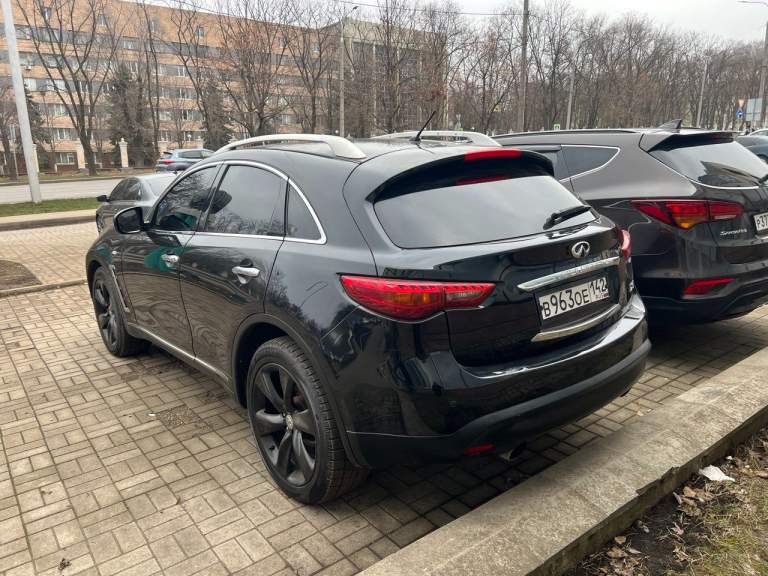 Продам подготовленный финик для беспроблемной и беззаботной эксплуатации!
Поменял двигатель на контрактный с пробегом 70 т. К. ! Работает очень отзывчиво и ровно!
Акпп в отличном состоянии, все скоростя плавно переключаются, не пинает, не затягивает, резво набирает скорость!
Передний редуктор новый, во всех узлах новое масло( передний и задний редуктора, раздатка, акпп)
Ходовая вся заменена, ничего не гремит, не стучит, не брякает! Отрабатывает неровные поверхности дороги отлично, собранно и плотно!
Тормозную систему перебрал всю! Новые тормозные диски, новая тормозная жидкость trw, супорта откапеталены( новые направляющие, новые поршня, все резинки, пыльники, уплотнители, смазка)
Новая зимняя резина(липучка 285/45/21)
Летние резина в хорошем состоянии!
Салон чистый, опрятный, конечно присутствуют следы эксплуатации но не критично!
Передние фары перебрал, покрасил оправу в черный матовый, установил ходовые огни в штатные фары переменно с поворотниками, затянуты в броню( смотрится отлично)
Вся электрика работает отлично, все стекла поднимаются, отпускаются, люк работает во всех положениях!
Круговой обзор( камеры в переднем и заднем бамперах, в зеркалах)
Парктроники в круг!
Лакокрасочное покрытие в хорошем состоянии, но стоит уделить внимание бамперам, года эксплуатации взяли свое) не критично!
Тачку брал и делал под себя, вкладывал средства(не малые) и душу!
Переделал все что было в не надлежащем состоянии!

Возможен обмен на камри или мазда 6 с моей доплатой!)

Авто находится в городе "донецк" днр !!!!!
Цена за деньги: 1650000

Телефон : +79495645154, телеграмм)

Цена на обмен средняя) 1,8🍋 - фотография - 2