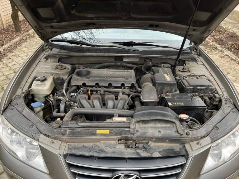 Hyundai sonata 2.4
Пробег: 197000 км
Коробка передач: автоматическая
Объём двигателя: 2359 см3
Отличный автомобиль, не требующий вложений.
Автомобиль в максимальной комплектации, кожаный песочный салон в отличном состоянии, климат-контроль, электрорегулировка сидений, качественная музыка и т. Д.
В комплекте зимняя и летня резина, зимние и летние коврики.
На авто установлен новый (не контрактный) двигатель (официально зарегистрирован) на 191000 пробега, на старом двигателе провернуло один вкладыш в остальном он в идеальном состоянии также отдам вместе с авто.
Ходовая перебрана все расходники заменены, масло в коробке как и в двигателе полностью заменено на 191000 и повторно в двигателе на 192000 после обкатки.
Коробка работает идеально, без толчков пинков и посторонних шумов.
Машина последние 8 лет была в одной семье, до этого с 14 по 16 год стояла без эксплуатации в гараже.
Кузов в родной краске за исключением задних крыльев, дно в антикоррозийной обработке. В общем авто великолепное, продажа связана с приобретением нового автомобиля.
+79499474902 - фотография - 7