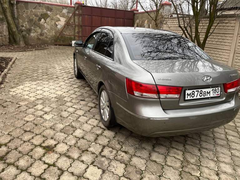 Hyundai sonata 2.4
Пробег: 197000 км
Коробка передач: автоматическая
Объём двигателя: 2359 см3
Отличный автомобиль, не требующий вложений.
Автомобиль в максимальной комплектации, кожаный песочный салон в отличном состоянии, климат-контроль, электрорегулировка сидений, качественная музыка и т. Д.
В комплекте зимняя и летня резина, зимние и летние коврики.
На авто установлен новый (не контрактный) двигатель (официально зарегистрирован) на 191000 пробега, на старом двигателе провернуло один вкладыш в остальном он в идеальном состоянии также отдам вместе с авто.
Ходовая перебрана все расходники заменены, масло в коробке как и в двигателе полностью заменено на 191000 и повторно в двигателе на 192000 после обкатки.
Коробка работает идеально, без толчков пинков и посторонних шумов.
Машина последние 8 лет была в одной семье, до этого с 14 по 16 год стояла без эксплуатации в гараже.
Кузов в родной краске за исключением задних крыльев, дно в антикоррозийной обработке. В общем авто великолепное, продажа связана с приобретением нового автомобиля.
+79499474902 - фотография - 20