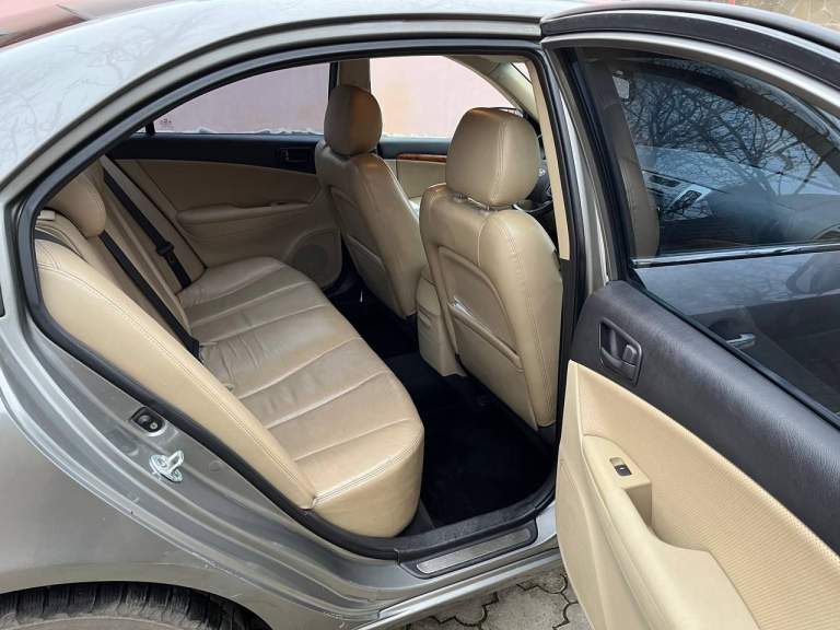 Hyundai sonata 2.4
Пробег: 197000 км
Коробка передач: автоматическая
Объём двигателя: 2359 см3
Отличный автомобиль, не требующий вложений.
Автомобиль в максимальной комплектации, кожаный песочный салон в отличном состоянии, климат-контроль, электрорегулировка сидений, качественная музыка и т. Д.
В комплекте зимняя и летня резина, зимние и летние коврики.
На авто установлен новый (не контрактный) двигатель (официально зарегистрирован) на 191000 пробега, на старом двигателе провернуло один вкладыш в остальном он в идеальном состоянии также отдам вместе с авто.
Ходовая перебрана все расходники заменены, масло в коробке как и в двигателе полностью заменено на 191000 и повторно в двигателе на 192000 после обкатки.
Коробка работает идеально, без толчков пинков и посторонних шумов.
Машина последние 8 лет была в одной семье, до этого с 14 по 16 год стояла без эксплуатации в гараже.
Кузов в родной краске за исключением задних крыльев, дно в антикоррозийной обработке. В общем авто великолепное, продажа связана с приобретением нового автомобиля.
+79499474902 - фотография - 18