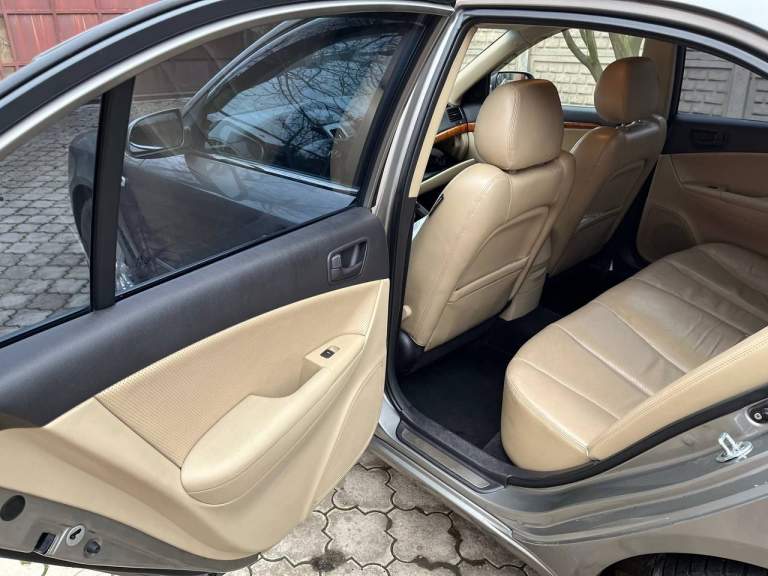 Hyundai sonata 2.4
Пробег: 197000 км
Коробка передач: автоматическая
Объём двигателя: 2359 см3
Отличный автомобиль, не требующий вложений.
Автомобиль в максимальной комплектации, кожаный песочный салон в отличном состоянии, климат-контроль, электрорегулировка сидений, качественная музыка и т. Д.
В комплекте зимняя и летня резина, зимние и летние коврики.
На авто установлен новый (не контрактный) двигатель (официально зарегистрирован) на 191000 пробега, на старом двигателе провернуло один вкладыш в остальном он в идеальном состоянии также отдам вместе с авто.
Ходовая перебрана все расходники заменены, масло в коробке как и в двигателе полностью заменено на 191000 и повторно в двигателе на 192000 после обкатки.
Коробка работает идеально, без толчков пинков и посторонних шумов.
Машина последние 8 лет была в одной семье, до этого с 14 по 16 год стояла без эксплуатации в гараже.
Кузов в родной краске за исключением задних крыльев, дно в антикоррозийной обработке. В общем авто великолепное, продажа связана с приобретением нового автомобиля.
+79499474902 - фотография - 17