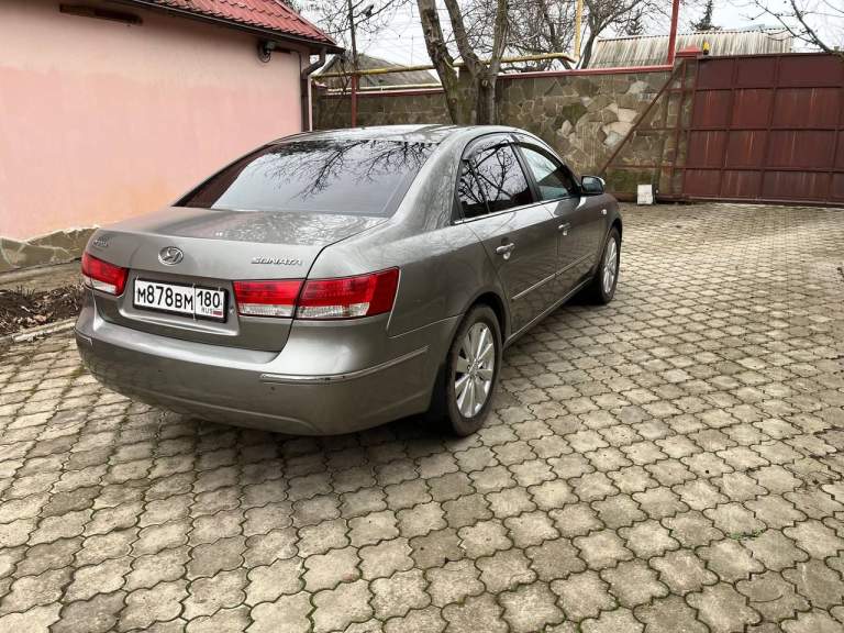 Hyundai sonata 2.4
Пробег: 197000 км
Коробка передач: автоматическая
Объём двигателя: 2359 см3
Отличный автомобиль, не требующий вложений.
Автомобиль в максимальной комплектации, кожаный песочный салон в отличном состоянии, климат-контроль, электрорегулировка сидений, качественная музыка и т. Д.
В комплекте зимняя и летня резина, зимние и летние коврики.
На авто установлен новый (не контрактный) двигатель (официально зарегистрирован) на 191000 пробега, на старом двигателе провернуло один вкладыш в остальном он в идеальном состоянии также отдам вместе с авто.
Ходовая перебрана все расходники заменены, масло в коробке как и в двигателе полностью заменено на 191000 и повторно в двигателе на 192000 после обкатки.
Коробка работает идеально, без толчков пинков и посторонних шумов.
Машина последние 8 лет была в одной семье, до этого с 14 по 16 год стояла без эксплуатации в гараже.
Кузов в родной краске за исключением задних крыльев, дно в антикоррозийной обработке. В общем авто великолепное, продажа связана с приобретением нового автомобиля.
+79499474902 - фотография - 21