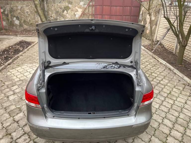 Hyundai sonata 2.4
Пробег: 197000 км
Коробка передач: автоматическая
Объём двигателя: 2359 см3
Отличный автомобиль, не требующий вложений.
Автомобиль в максимальной комплектации, кожаный песочный салон в отличном состоянии, климат-контроль, электрорегулировка сидений, качественная музыка и т. Д.
В комплекте зимняя и летня резина, зимние и летние коврики.
На авто установлен новый (не контрактный) двигатель (официально зарегистрирован) на 191000 пробега, на старом двигателе провернуло один вкладыш в остальном он в идеальном состоянии также отдам вместе с авто.
Ходовая перебрана все расходники заменены, масло в коробке как и в двигателе полностью заменено на 191000 и повторно в двигателе на 192000 после обкатки.
Коробка работает идеально, без толчков пинков и посторонних шумов.
Машина последние 8 лет была в одной семье, до этого с 14 по 16 год стояла без эксплуатации в гараже.
Кузов в родной краске за исключением задних крыльев, дно в антикоррозийной обработке. В общем авто великолепное, продажа связана с приобретением нового автомобиля.
+79499474902 - фотография - 23