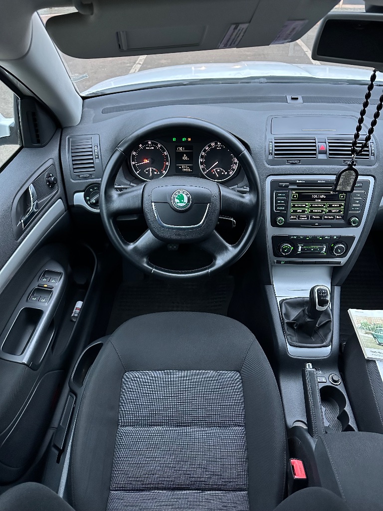 К вашему вниманию! +79493872669
Skoda octavia a5 2012 года обьем 1.8tsi коробка механика 6ст пробег родной 195т
Автомобиль без дтп в заводском окрасе не одна деталь не крашеная 100%
Полностью обслужена, масла фильтра колодки передние соленблоки задние косточки.
Кузов повторюсь в заводском окрасе 100%
Мотор работает идеально, без каких либо нюансов.
Коробка механика 6ст работает идеально.
Турбина обслужена, дует как нужно.
Салон чистый ухоженный без каких либо запахов и нюансов.
Достойная комплектация: акустика bolero. Двух зонный климат контроль. Подогрев сидений. Подогрев зеркал. Авто свет. Авто дождь. Полный электро пакет. Партроники. Туманки свет достойный. Центральный замок. Новая зимняя резина. И многое другое.
Автомобиль для тех кто ищет идеальную шкоду! Кто не верит можете сами убедиться.
Любое ваше сто без проблем!
Цена 1.265.000₽+ торг)
+79493872669 Звонить в любое время. - фотография - 16
