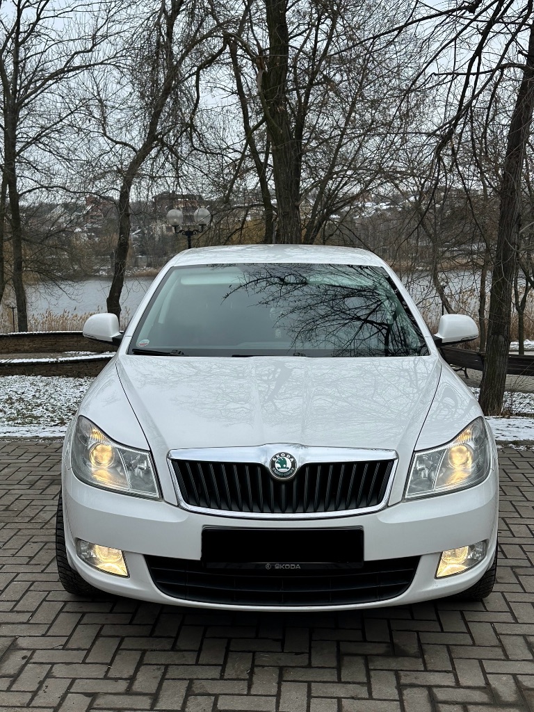 К вашему вниманию! +79493872669
Skoda octavia a5 2012 года обьем 1.8tsi коробка механика 6ст пробег родной 195т
Автомобиль без дтп в заводском окрасе не одна деталь не крашеная 100%
Полностью обслужена, масла фильтра колодки передние соленблоки задние косточки.
Кузов повторюсь в заводском окрасе 100%
Мотор работает идеально, без каких либо нюансов.
Коробка механика 6ст работает идеально.
Турбина обслужена, дует как нужно.
Салон чистый ухоженный без каких либо запахов и нюансов.
Достойная комплектация: акустика bolero. Двух зонный климат контроль. Подогрев сидений. Подогрев зеркал. Авто свет. Авто дождь. Полный электро пакет. Партроники. Туманки свет достойный. Центральный замок. Новая зимняя резина. И многое другое.
Автомобиль для тех кто ищет идеальную шкоду! Кто не верит можете сами убедиться.
Любое ваше сто без проблем!
Цена 1.265.000₽+ торг)
+79493872669 Звонить в любое время. - фотография - 10