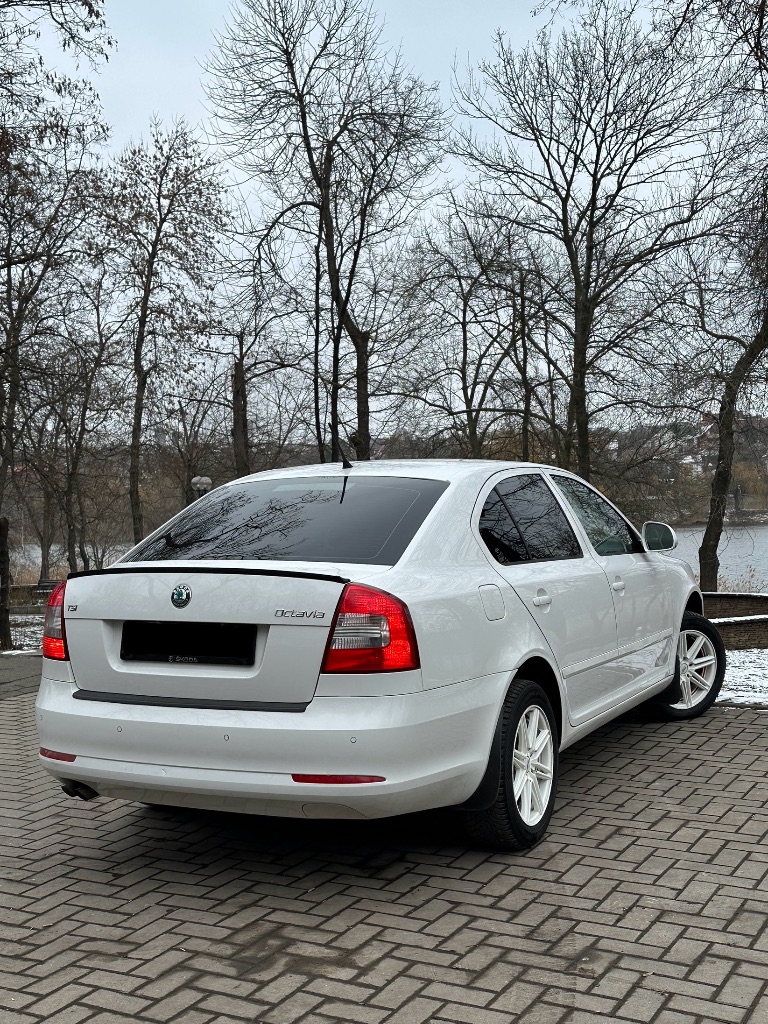 К вашему вниманию! +79493872669
Skoda octavia a5 2012 года обьем 1.8tsi коробка механика 6ст пробег родной 195т
Автомобиль без дтп в заводском окрасе не одна деталь не крашеная 100%
Полностью обслужена, масла фильтра колодки передние соленблоки задние косточки.
Кузов повторюсь в заводском окрасе 100%
Мотор работает идеально, без каких либо нюансов.
Коробка механика 6ст работает идеально.
Турбина обслужена, дует как нужно.
Салон чистый ухоженный без каких либо запахов и нюансов.
Достойная комплектация: акустика bolero. Двух зонный климат контроль. Подогрев сидений. Подогрев зеркал. Авто свет. Авто дождь. Полный электро пакет. Партроники. Туманки свет достойный. Центральный замок. Новая зимняя резина. И многое другое.
Автомобиль для тех кто ищет идеальную шкоду! Кто не верит можете сами убедиться.
Любое ваше сто без проблем!
Цена 1.265.000₽+ торг)
+79493872669 Звонить в любое время. - фотография - 3