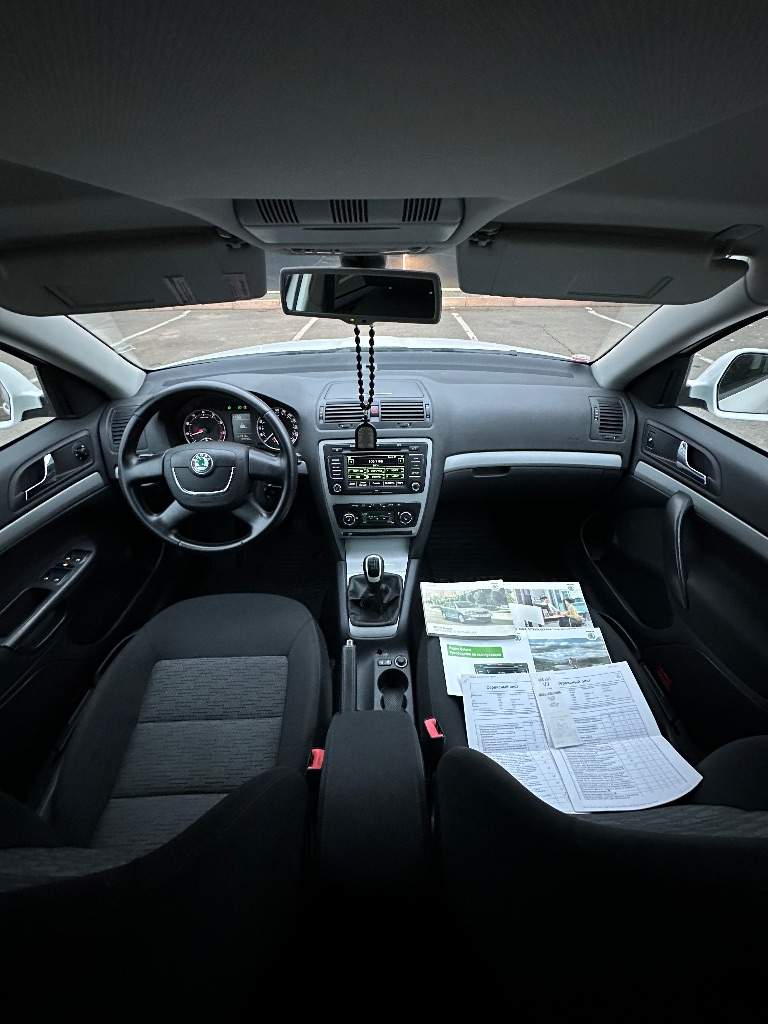 К вашему вниманию! +79493872669
Skoda octavia a5 2012 года обьем 1.8tsi коробка механика 6ст пробег родной 195т
Автомобиль без дтп в заводском окрасе не одна деталь не крашеная 100%
Полностью обслужена, масла фильтра колодки передние соленблоки задние косточки.
Кузов повторюсь в заводском окрасе 100%
Мотор работает идеально, без каких либо нюансов.
Коробка механика 6ст работает идеально.
Турбина обслужена, дует как нужно.
Салон чистый ухоженный без каких либо запахов и нюансов.
Достойная комплектация: акустика bolero. Двух зонный климат контроль. Подогрев сидений. Подогрев зеркал. Авто свет. Авто дождь. Полный электро пакет. Партроники. Туманки свет достойный. Центральный замок. Новая зимняя резина. И многое другое.
Автомобиль для тех кто ищет идеальную шкоду! Кто не верит можете сами убедиться.
Любое ваше сто без проблем!
Цена 1.265.000₽+ торг)
+79493872669 Звонить в любое время. - фотография - 18