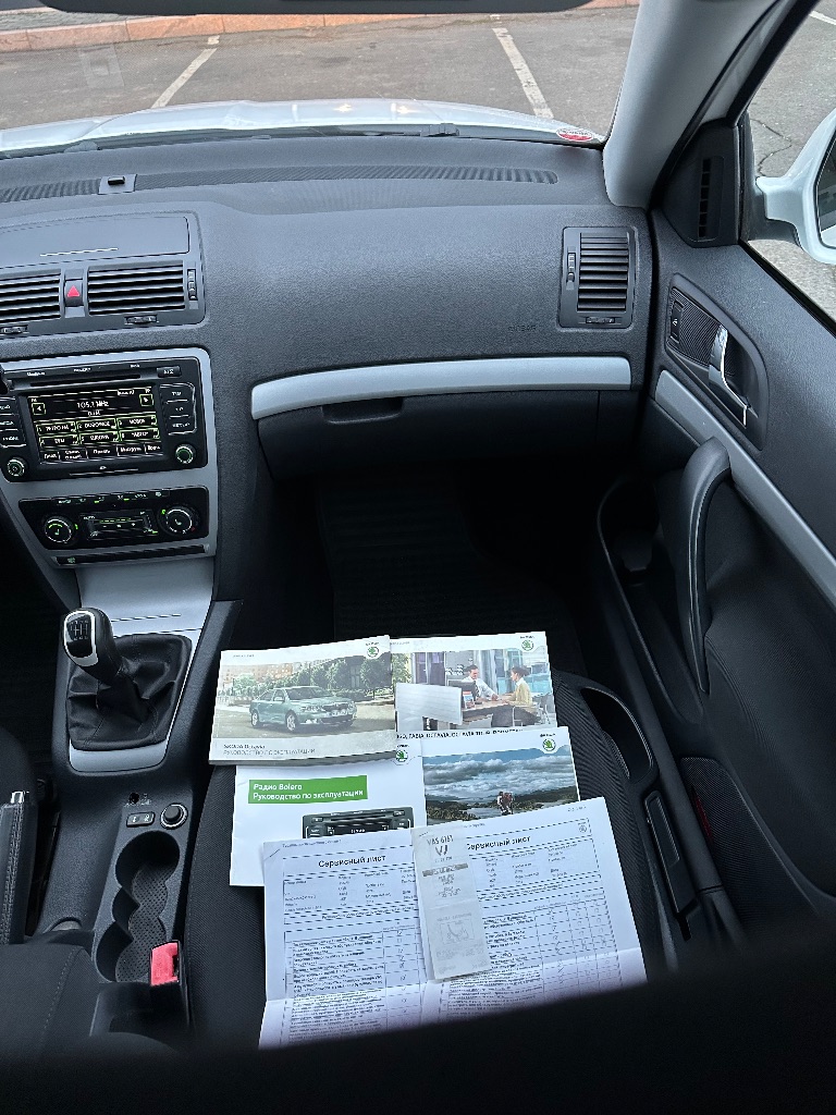 К вашему вниманию! +79493872669
Skoda octavia a5 2012 года обьем 1.8tsi коробка механика 6ст пробег родной 195т
Автомобиль без дтп в заводском окрасе не одна деталь не крашеная 100%
Полностью обслужена, масла фильтра колодки передние соленблоки задние косточки.
Кузов повторюсь в заводском окрасе 100%
Мотор работает идеально, без каких либо нюансов.
Коробка механика 6ст работает идеально.
Турбина обслужена, дует как нужно.
Салон чистый ухоженный без каких либо запахов и нюансов.
Достойная комплектация: акустика bolero. Двух зонный климат контроль. Подогрев сидений. Подогрев зеркал. Авто свет. Авто дождь. Полный электро пакет. Партроники. Туманки свет достойный. Центральный замок. Новая зимняя резина. И многое другое.
Автомобиль для тех кто ищет идеальную шкоду! Кто не верит можете сами убедиться.
Любое ваше сто без проблем!
Цена 1.265.000₽+ торг)
+79493872669 Звонить в любое время. - фотография - 17