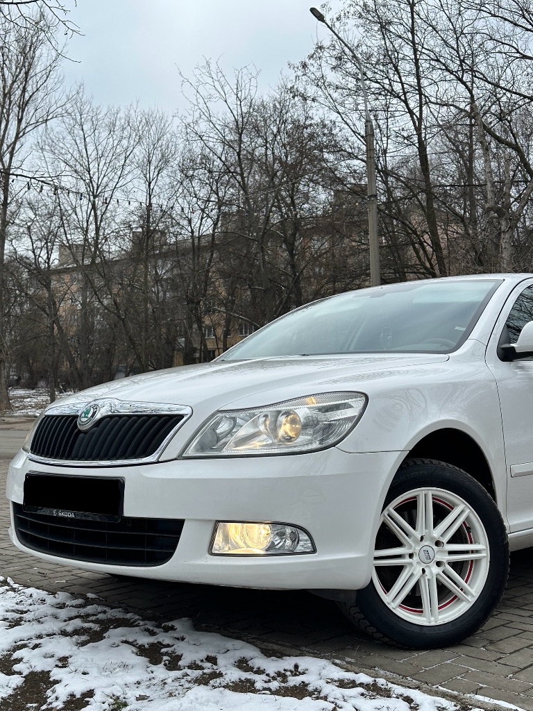 К вашему вниманию! +79493872669
Skoda octavia a5 2012 года обьем 1.8tsi коробка механика 6ст пробег родной 195т
Автомобиль без дтп в заводском окрасе не одна деталь не крашеная 100%
Полностью обслужена, масла фильтра колодки передние соленблоки задние косточки.
Кузов повторюсь в заводском окрасе 100%
Мотор работает идеально, без каких либо нюансов.
Коробка механика 6ст работает идеально.
Турбина обслужена, дует как нужно.
Салон чистый ухоженный без каких либо запахов и нюансов.
Достойная комплектация: акустика bolero. Двух зонный климат контроль. Подогрев сидений. Подогрев зеркал. Авто свет. Авто дождь. Полный электро пакет. Партроники. Туманки свет достойный. Центральный замок. Новая зимняя резина. И многое другое.
Автомобиль для тех кто ищет идеальную шкоду! Кто не верит можете сами убедиться.
Любое ваше сто без проблем!
Цена 1.265.000₽+ торг)
+79493872669 Звонить в любое время. - фотография - 15