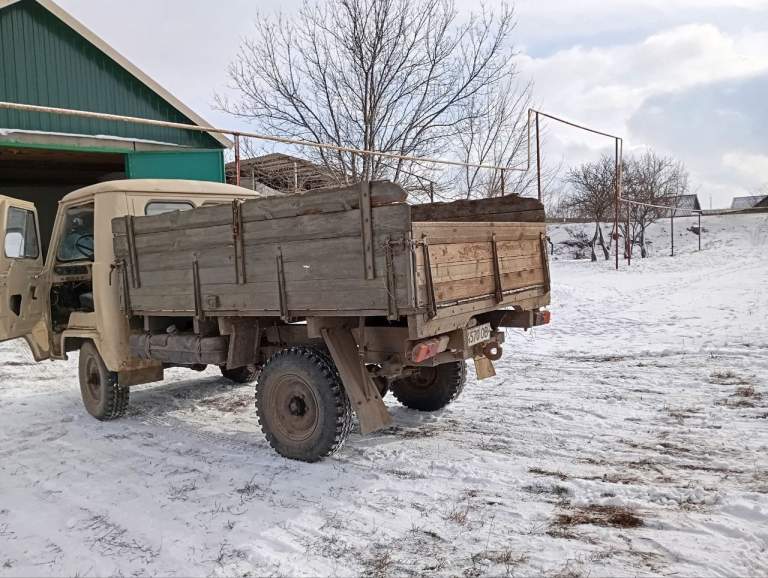 Продам уаз 3303 1993г. В. Машина на полном ходу. Раздатка работает как положено. Новая резина. Новое лепестковое сцепление. Мотор 402. Зажигание бесконтактное. Карбюратор ваз. Мотор запускается с пол оборота, в любой мороз. Печка жарит. По машине есть возрастные косяки. Всё что нужно всё моргает и светится. С машиной отдам, в придачу, ещё один мотор. От машины не избовляюсь. Цена 350 000₽

Алексей : +7 949 617-37-14 - фотография - 3