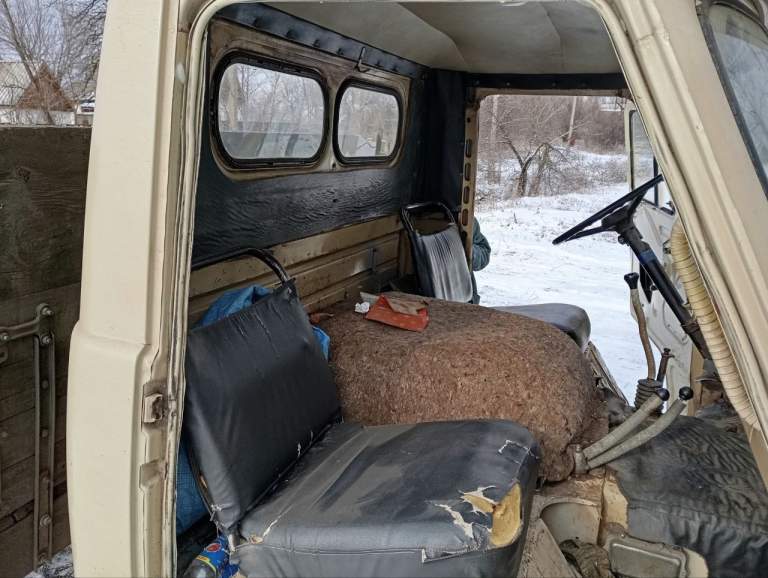 Продам уаз 3303 1993г. В. Машина на полном ходу. Раздатка работает как положено. Новая резина. Новое лепестковое сцепление. Мотор 402. Зажигание бесконтактное. Карбюратор ваз. Мотор запускается с пол оборота, в любой мороз. Печка жарит. По машине есть возрастные косяки. Всё что нужно всё моргает и светится. С машиной отдам, в придачу, ещё один мотор. От машины не избовляюсь. Цена 350 000₽

Алексей : +7 949 617-37-14 - фотография - 8