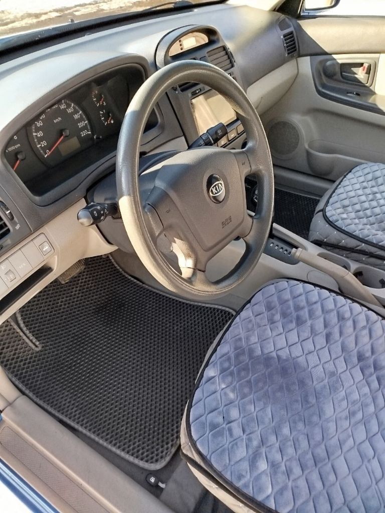 Kia cerato 1, 2005 год, акпп, пробег 240400 км. Два ключа. Кузов поварен и покрашен полностью, капот и левое крыло новые. Любые проверки. Шумоизоляция дна в два слоя (вибро и шумо теплоизоляция). Обработана антикором изнутри и снаружи. Сделан капремонт двигателя ( расточка, шлифовка, новые поршни, цепь, прокладки, сальники, патрубки, фильтр воздушный, фильтр салона, катушки зажигания, бронепровода, сделана ревизия генератора, новый стартер). На запчастях не экономил, всё оригинал! Двигатель на обкатке. Ремни, ролики, стойки амортизаторов менялись, пробег 7000км. Салон ухожен, передний подогрев сидений, камера заднего вида.
750000₽. Дополнительные фото по запросу. +79493283500 - фотография - 17