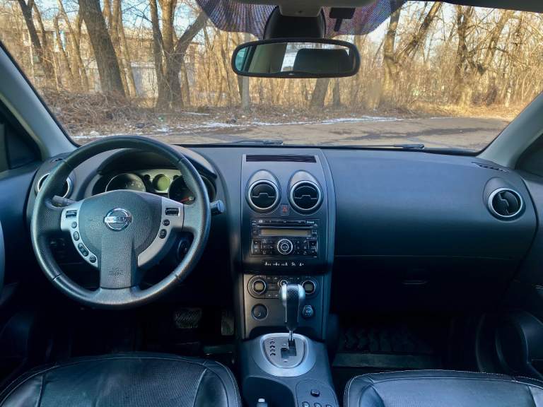 Продам ниссан кашкай( nissan qashqai) 2008 года выпуска

Двигатель 2.0 работает отлично, без посторонних звуков, родной пробег 179 000! Акпп работает отлично, никаких посторонних звуков и рывков.
Кузов в родном окрасе, выглядит отлично, дно пороги завод. Кузов оцинкован. Чистый кожаный салон.
Комплектация: мультируль, бортовой компьютер, складывающиеся электрозеркала с подогревом, 4 стеклоподъёмника, двухзонный климат контроль, подогрев сидений, бесключевой доступ, задние парктроники, датчик света и дождя, противотуманки, два ключа, сигнализация, abs, esp, омыватели фар, заводской ксенон, круиз-контроль, aux, usb, cd. Литые диски r16 на зимней резине toyo.

Машина не требует абсолютно никаких вложений!
Зеленая автотека!
Учет рф
Цена 995 тыс!
Донецк
Номер для связи:+79495342371 - фотография - 5