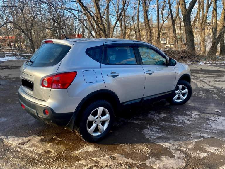 Продам ниссан кашкай( nissan qashqai) 2008 года выпуска

Двигатель 2.0 работает отлично, без посторонних звуков, родной пробег 179 000! Акпп работает отлично, никаких посторонних звуков и рывков.
Кузов в родном окрасе, выглядит отлично, дно пороги завод. Кузов оцинкован. Чистый кожаный салон.
Комплектация: мультируль, бортовой компьютер, складывающиеся электрозеркала с подогревом, 4 стеклоподъёмника, двухзонный климат контроль, подогрев сидений, бесключевой доступ, задние парктроники, датчик света и дождя, противотуманки, два ключа, сигнализация, abs, esp, омыватели фар, заводской ксенон, круиз-контроль, aux, usb, cd. Литые диски r16 на зимней резине toyo.

Машина не требует абсолютно никаких вложений!
Зеленая автотека!
Учет рф
Цена 995 тыс!
Донецк
Номер для связи:+79495342371 - фотография - 3