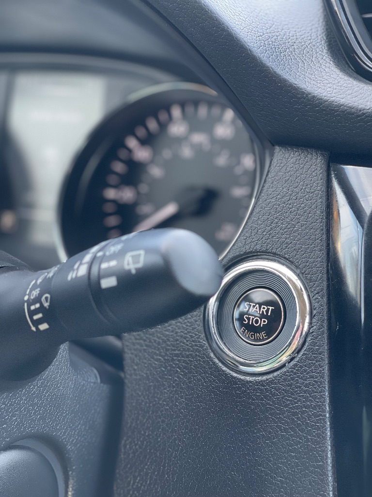 Продаю свой автомобиль nissan rogue в идеальном состоянии. Не бит, не крашен. Собственник. Авто во время обслуживалось, комплект резины в подарок. Отличная и надежная машина. - фотография - 8