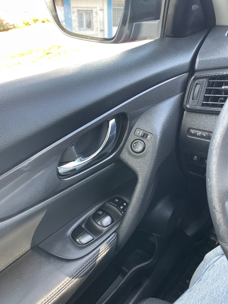 Продаю свой автомобиль nissan rogue в идеальном состоянии. Не бит, не крашен. Собственник. Авто во время обслуживалось, комплект резины в подарок. Отличная и надежная машина. - фотография - 9