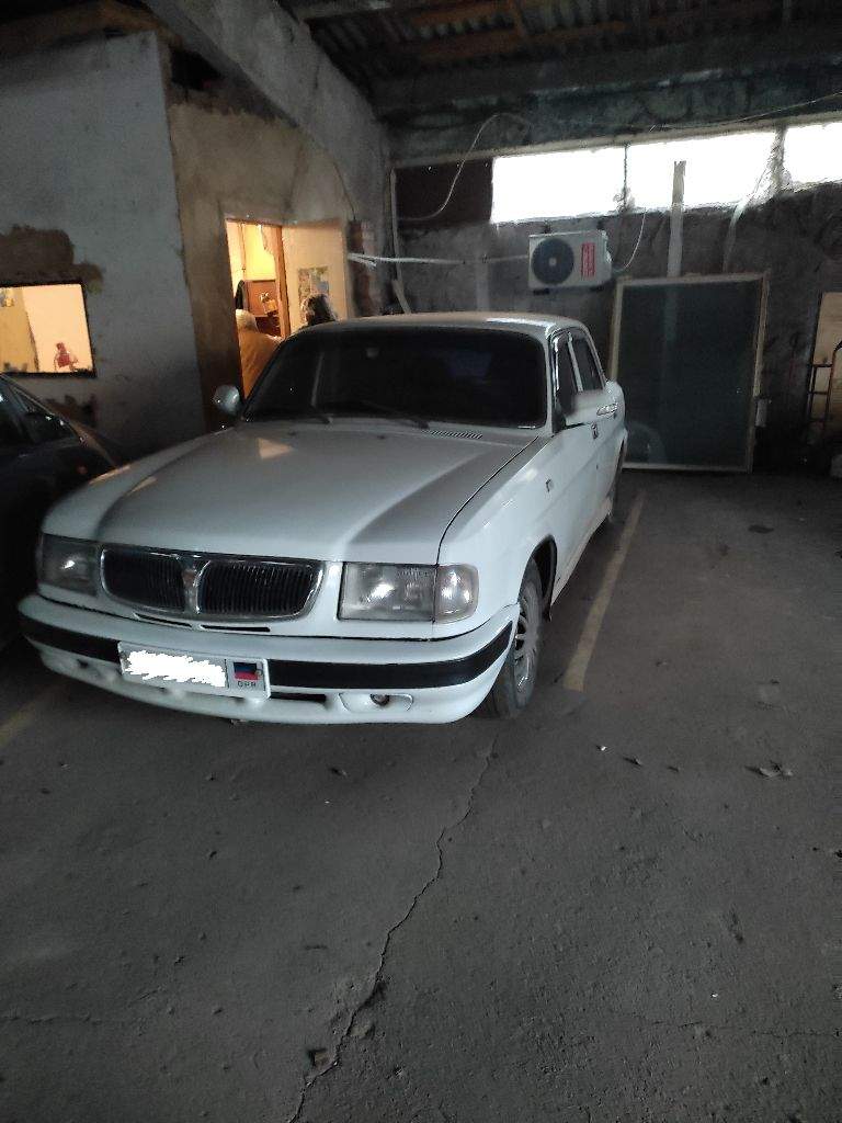 Продам газ 3110 год выпуска 2000, один хозяин, после кап. Ремонта с комплектом зимней резины, запчастями, 200 000 руб, торг уместен. + 7 949 346 42 01 - фотография - 1