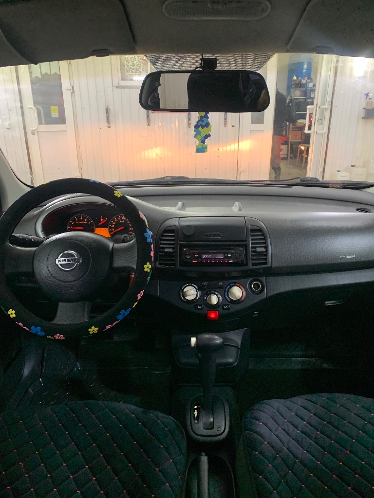Nissan мiсrа iii (к12), 1,2 акпп, 2005 года, 185000 км. (пробег родной, автотека зелёная).
Автомобиль в очень хорошем состоянии, весь в родной краске (окрашивался только капот от возрастных сколов, без шпаклёвки), без дтп, все кузовные детали родные, не крутились, кузов без коррозии и ржавчины.
В техническом плане - в идеальном состоянии, обслужен, вся ходовая менялась летом, опорные подшипники, рычаги и т. Д. , новый аккумулятор, масло в акпп заменено месяц назад, масло в двигателе поменяли 2 т. Км. Назад.
Мотор четырёх цилиндровый с цепным приводом, очень надёжный и не прихотливый. Автомат работает идеально, как и должен, без пинков и задержек, как на холодную так и на горячую.
Салон в отличном состоянии, только после химчистки, сиденья целые, не затёртые.
Два комплекта почти новой резины.
Комплектация: акпп, гур, передние стеклоподъемники, подогрев зеркал и сидений, кондиционер, сигнализация с обратной связью и автозапуском, электрорегулировка зеркал, камера заднего вида, вобщем всё необходимое для комфортной езды.

Цена: 680 000 руб.
Телефон: +7 (949) 352-78-97 - фотография - 9