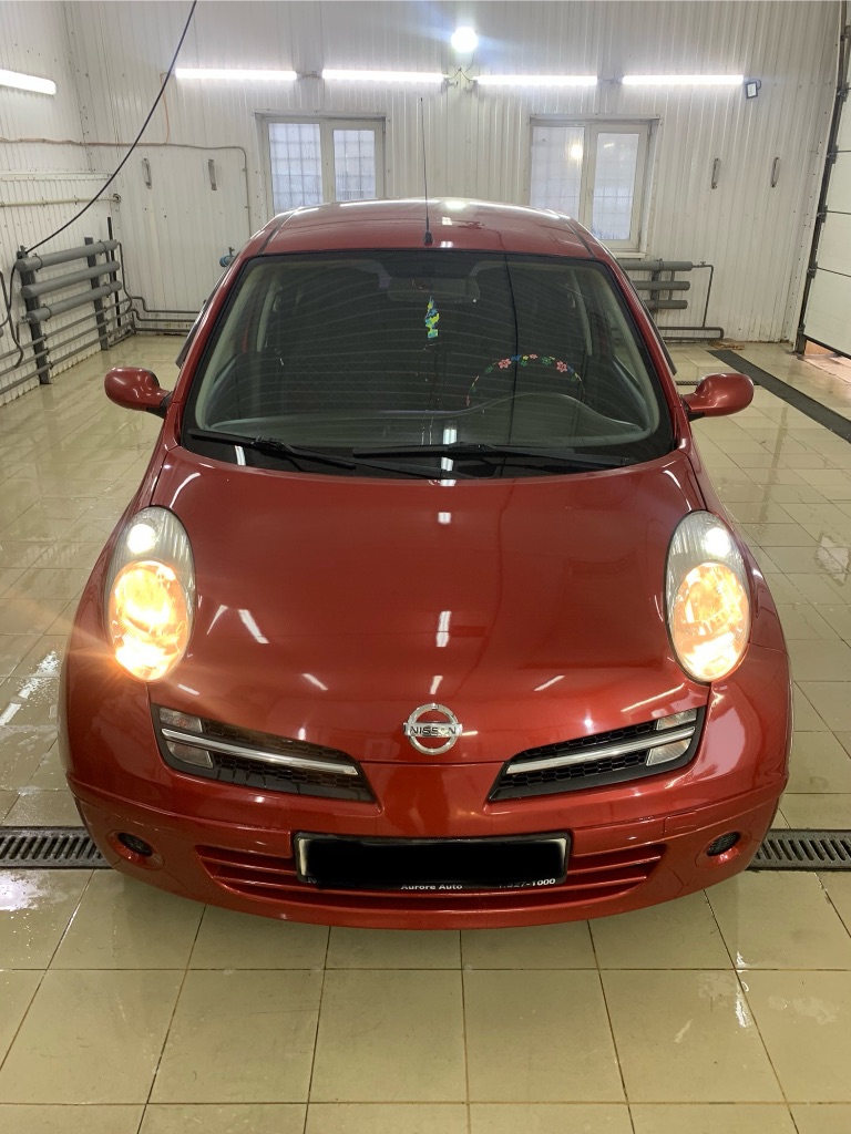 Nissan мiсrа iii (к12), 1,2 акпп, 2005 года, 185000 км. (пробег родной, автотека зелёная).
Автомобиль в очень хорошем состоянии, весь в родной краске (окрашивался только капот от возрастных сколов, без шпаклёвки), без дтп, все кузовные детали родные, не крутились, кузов без коррозии и ржавчины.
В техническом плане - в идеальном состоянии, обслужен, вся ходовая менялась летом, опорные подшипники, рычаги и т. Д. , новый аккумулятор, масло в акпп заменено месяц назад, масло в двигателе поменяли 2 т. Км. Назад.
Мотор четырёх цилиндровый с цепным приводом, очень надёжный и не прихотливый. Автомат работает идеально, как и должен, без пинков и задержек, как на холодную так и на горячую.
Салон в отличном состоянии, только после химчистки, сиденья целые, не затёртые.
Два комплекта почти новой резины.
Комплектация: акпп, гур, передние стеклоподъемники, подогрев зеркал и сидений, кондиционер, сигнализация с обратной связью и автозапуском, электрорегулировка зеркал, камера заднего вида, вобщем всё необходимое для комфортной езды.

Цена: 680 000 руб.
Телефон: +7 (949) 352-78-97 - фотография - 2
