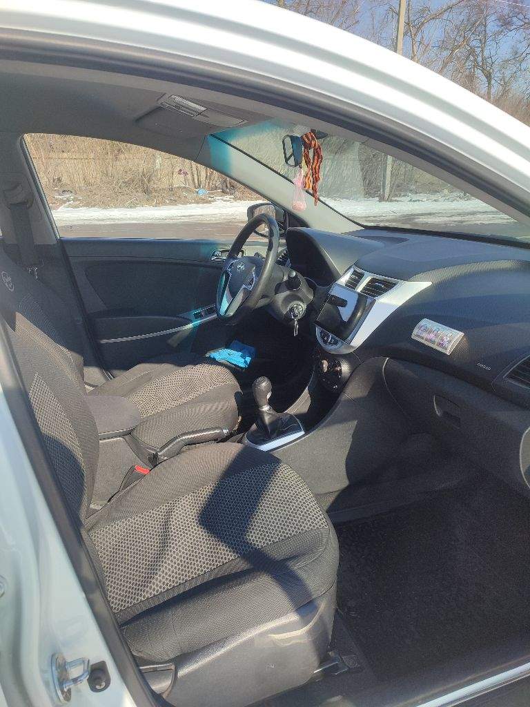 Продам
Hyundai accent 2012г.
Машина в хорошем состоянии
Кондиционер, ,abs,4 стеклоподъёмника, подогрев зеркал, заднего стекла
Лэд лампы и в фарах и в туманках
Двс 1,4 без нареканий, работает ровно, кпп механическая, включается четко не выбивает, не хрустит
Салон чистый, не прокуренный, не затертый
Стоит хорошая музыка
Машина на 180 регионе, местная, в дтп не участвовала
Пробег родной - 91000 км
Цена - 1100000₽ торг, только при осмотре
+7949-323-52-00
Если не дозвониться, есть вотсап, на этом же номере - фотография - 1
