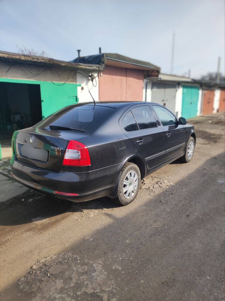 Skoda octavia a5❗
Год выпуска -2011 (рестайлинг)
Пробег - 69 тыс км
Двигатель -1.6 бензин, механическая коробка передач.
Мт
✅ Птс оригинал
✅ 1 Хозяин
✅ Без дтп
✅ Полностью заводской окрас
✅ Полностью заводское остекление
✅ 2 Ключа
Автомобиль в идеальном состоянии, двигатель, кпп, подвеска работают в штатном режиме без нареканий, кузов в идеальном состоянии ( оцинкован ), салон в состоянии нового, большой багажник, новая летняя резина с дисками, хорошая 2 х сторонняя сигнализация.

Цена 1 млн 250 тыс. Руб.
☎ +79494283497 - фотография - 1
