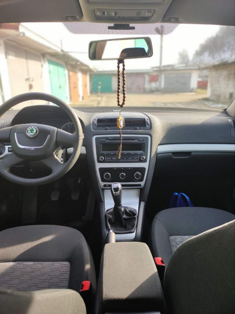 Skoda octavia a5❗
Год выпуска -2011 (рестайлинг)
Пробег - 69 тыс км
Двигатель -1.6 бензин, механическая коробка передач.
Мт
✅ Птс оригинал
✅ 1 Хозяин
✅ Без дтп
✅ Полностью заводской окрас
✅ Полностью заводское остекление
✅ 2 Ключа
Автомобиль в идеальном состоянии, двигатель, кпп, подвеска работают в штатном режиме без нареканий, кузов в идеальном состоянии ( оцинкован ), салон в состоянии нового, большой багажник, новая летняя резина с дисками, хорошая 2 х сторонняя сигнализация.

Цена 1 млн 250 тыс. Руб.
☎ +79494283497 - фотография - 3