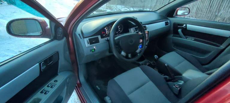 Chevrolet lacetti 1.8, 2007, 214т. Км. , газ евро 4, климат контроль, полный электропакет, электрозеркала с подогревом, передние и задние электростеклоподьемники, обогрев передних сидений. Магнитола teyes андроид с камерой заднего вида. Комбинация приборов ferrum gf 841 с бортовым компьютером.
Два ключа, сигнализация starline с автозапуском. Два комплекта колес с малым пробегом. Горловка. +79493112722. 850 т. Руб. - фотография - 4