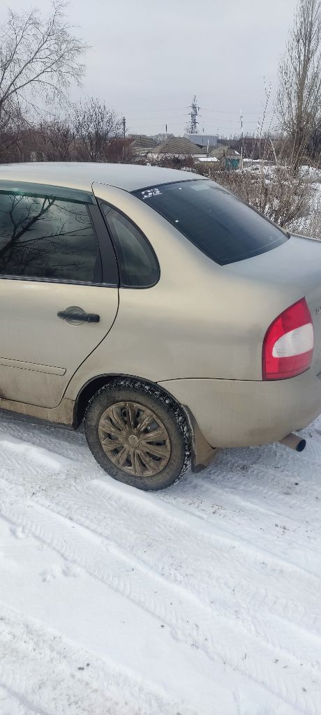 В продаже калина 1-го поколения (седан)
2006 Года, пробег 220. Мотор 1,6 8 клапанный ( клапана не гнет). На полном ходу. Рабочая машина на каждый день. Много чего поменяно: грм с помпой, аккумулятор, резина rs2 на 14, тормозные диски и барабаны, сцепление и по мелочам.
По комплектации: передние стеклоподъёмники, иммобилайзер, центральный замок, обогрев заднего стекла, музыка 4 динамика. Замыкается с брелка, установлены led противотуманные фары, подкрылки, брызговики, подлокотник в салоне, чехлы на сиденья. Днище обрабатывалось мастикой.
Ручник держит.
Продажа с переоформлением
Цена 245к
+7949 513 80 93 - фотография - 5