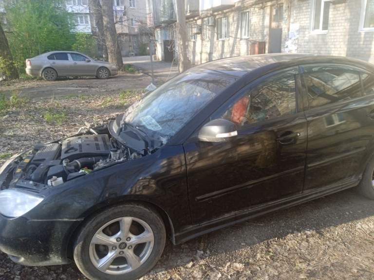 Донецк+7949=449=4002 продаёт зять на ходу авто (аналог mazda) haima 3 1.8 mt, 2011,180т км продаёт за 120 тыс руб после обстрела на капот справой стороны повредился нет капота и сделать правый бок последнее фото смотрите а так всё работает он уезжает на плановый осмотр успеть срочно продаёт за треть цены а он покупал за 850т р а так документы в порядке постояный учёт регион 180 звоните узнавайте по тел любое время донецк калинин р-он у покровского храма рядом дом на бул шевченко 129 во дворе стоит машина - фотография - 4