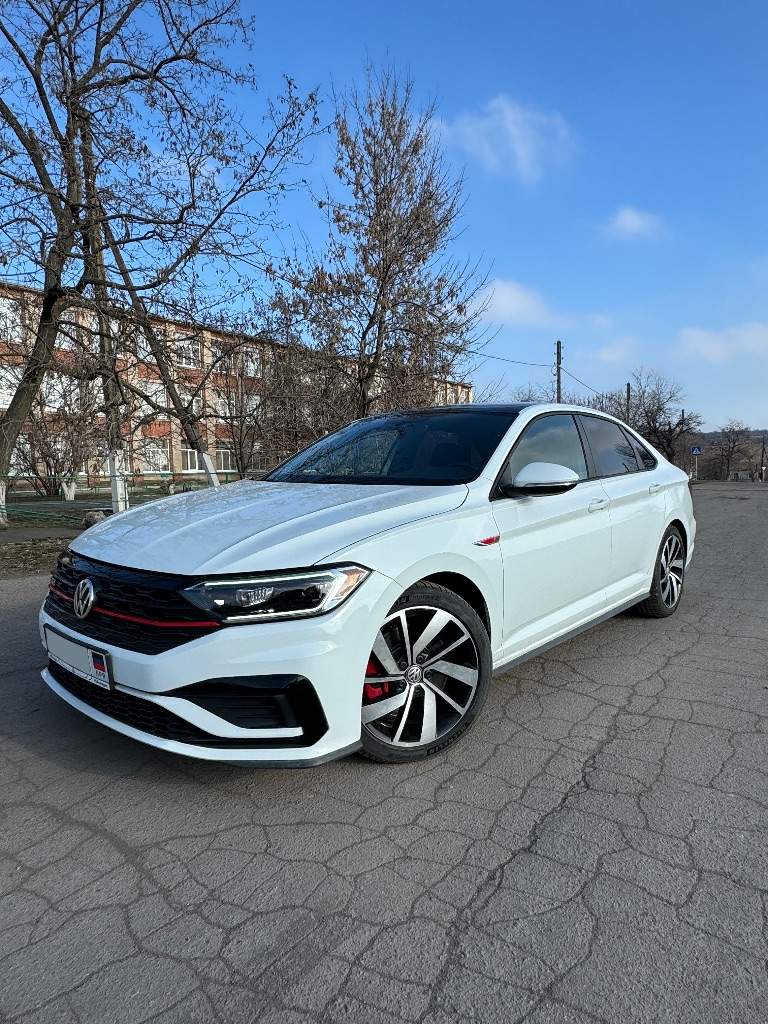 Продам volkswagen getta gli 🚀
Год выпуска:2019
Пробег:24.400км
Двигатель: 2.0т бензин

Автомобиль в родном окрасе! С родным пробегом!
Бесключевой доступ, старт/стоп, дистанционный запуск с ключа. Двух-зонный климат контроль подогрев и вентиляция сидений, электропривод сидений с автопамятью.
Слепые зоны, датчик света, датчик дождя.
Carplay, камера заднего вида, атмосферная подсветка салона, беспроводная зарядка.

Подушки безопасности на месте, все стекла родные.

Есть 2 комплект резины на дисках зима !
Цена:2 750.000 торг возле авто!
Тел:+7 949 310 2594 - фотография - 1