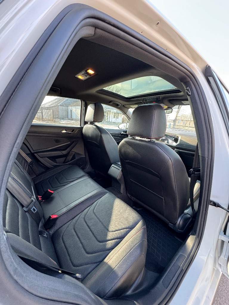 Продам volkswagen getta gli 🚀
Год выпуска:2019
Пробег:24.400км
Двигатель: 2.0т бензин

Автомобиль в родном окрасе! С родным пробегом!
Бесключевой доступ, старт/стоп, дистанционный запуск с ключа. Двух-зонный климат контроль подогрев и вентиляция сидений, электропривод сидений с автопамятью.
Слепые зоны, датчик света, датчик дождя.
Carplay, камера заднего вида, атмосферная подсветка салона, беспроводная зарядка.

Подушки безопасности на месте, все стекла родные.

Есть 2 комплект резины на дисках зима !
Цена:2 750.000 торг возле авто!
Тел:+7 949 310 2594 - фотография - 5