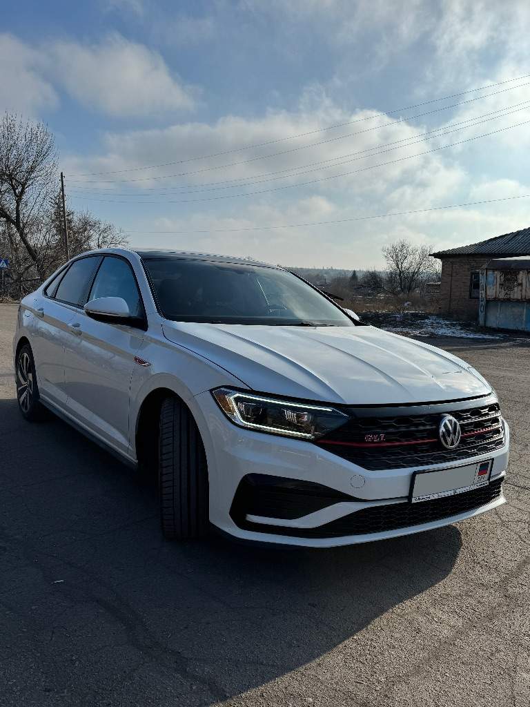 Продам volkswagen getta gli 🚀
Год выпуска:2019
Пробег:24.400км
Двигатель: 2.0т бензин

Автомобиль в родном окрасе! С родным пробегом!
Бесключевой доступ, старт/стоп, дистанционный запуск с ключа. Двух-зонный климат контроль подогрев и вентиляция сидений, электропривод сидений с автопамятью.
Слепые зоны, датчик света, датчик дождя.
Carplay, камера заднего вида, атмосферная подсветка салона, беспроводная зарядка.

Подушки безопасности на месте, все стекла родные.

Есть 2 комплект резины на дисках зима !
Цена:2 750.000 торг возле авто!
Тел:+7 949 310 2594 - фотография - 2