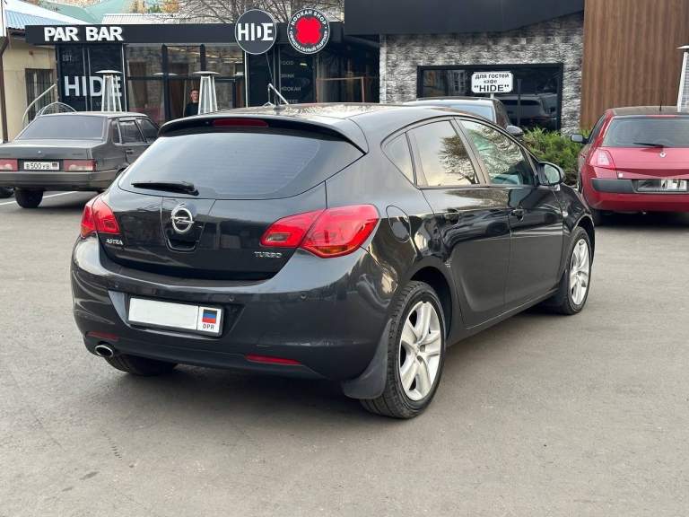 Opel astra turbo
(J) 2011г
1.6 Автомат
Пробег 187 000км

Авто в отличном состоянии, не дымит, не троит, не коптит. Салон не прокурен, водитель девушка.
Проведено большое то с заменой многих расходников: масло двигателя и коробки, комплект ремня грм, водяная помпа, теплообменник и масляный радиатор, заменен антифриз и частично трубки, заменена турбина.

Подогрев зеркал и стекла.
Полный электростеклопакет.
Хорошая акустика.
Климат контроль.
Подогрев сидений.
Резина новая зима.
Две пары заводских ключей
Автомобиль без вложений будет радовать нового хозяина👍🏻
Продажа в связи с покупкой нового авто.
Осмотр г. Макеевка
Цена 900.000.р
Аргументированный торг.
+79494055231 - фотография - 2