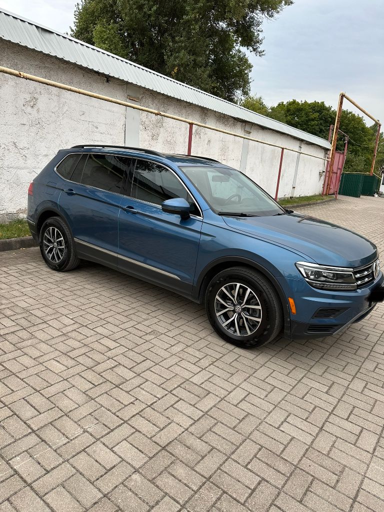 Volkswagen tiguan allspace,10 мес 2017г
Пригнан из сша. Удар минимальный. Профессионально восстановлен. Отличное состояние, кожаный салон, 7мест.
Большой монитор с bluetooth, carplay
Бесключевой доступ, мультируль
Камера заднего вида,
Ассистент слепых зон,
Двухзонный климат-контроль
Подогрев сидений
Ассистент движения задним ходом,
Радар с переди контроль дистанции,
Адаптивный круиз контроль,
Датчик света, датчик дождя,
Система старт -стоп,
Низкий расход топлива,
Акпп aisin 8ст.
Честный пробег 100000
С продажей не тороплюсь.
2,8Млн (торг у капота) - фотография - 3