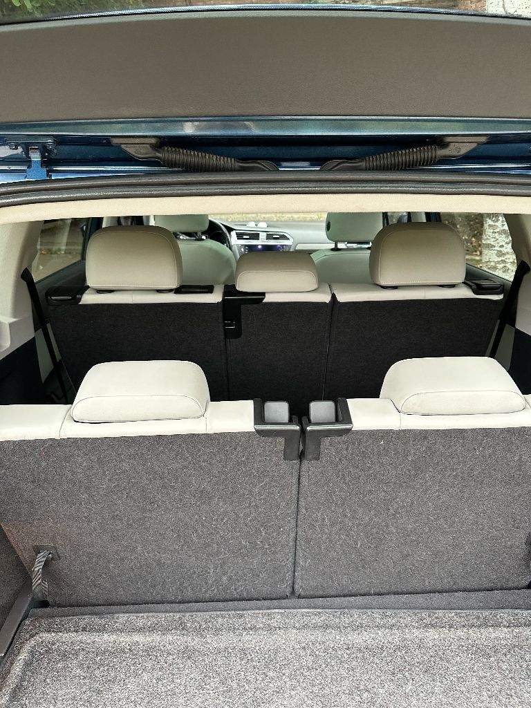 Volkswagen tiguan allspace,10 мес 2017г
Пригнан из сша. Удар минимальный. Профессионально восстановлен. Отличное состояние, кожаный салон, 7мест.
Большой монитор с bluetooth, carplay
Бесключевой доступ, мультируль
Камера заднего вида,
Ассистент слепых зон,
Двухзонный климат-контроль
Подогрев сидений
Ассистент движения задним ходом,
Радар с переди контроль дистанции,
Адаптивный круиз контроль,
Датчик света, датчик дождя,
Система старт -стоп,
Низкий расход топлива,
Акпп aisin 8ст.
Честный пробег 100000
С продажей не тороплюсь.
2,8Млн (торг у капота) - фотография - 7